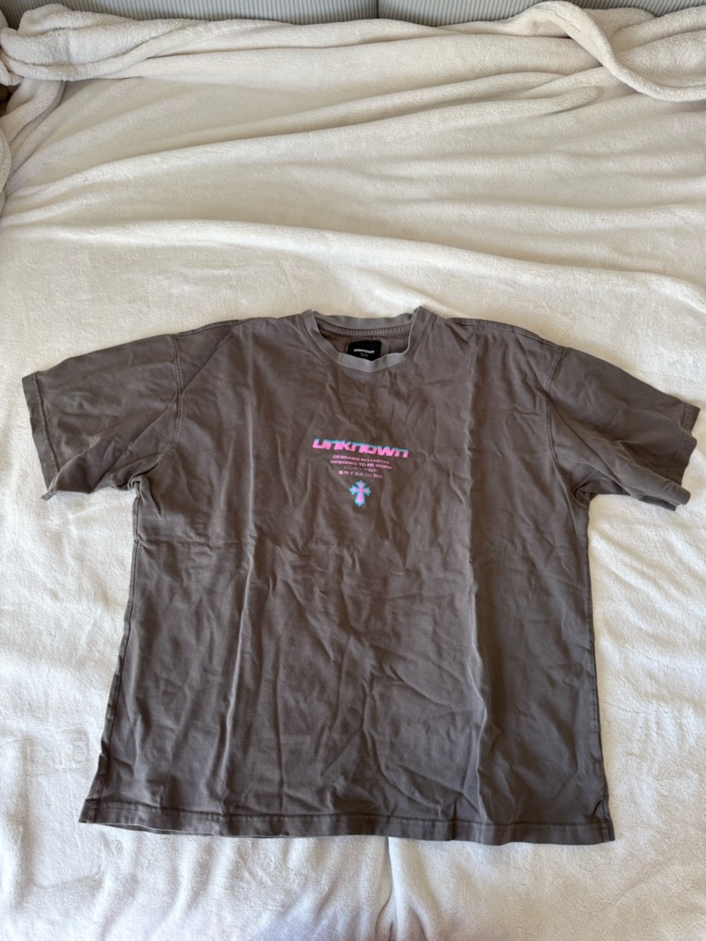 UNKNOWN LONDN Men's Brown Graphic Logo Tee
